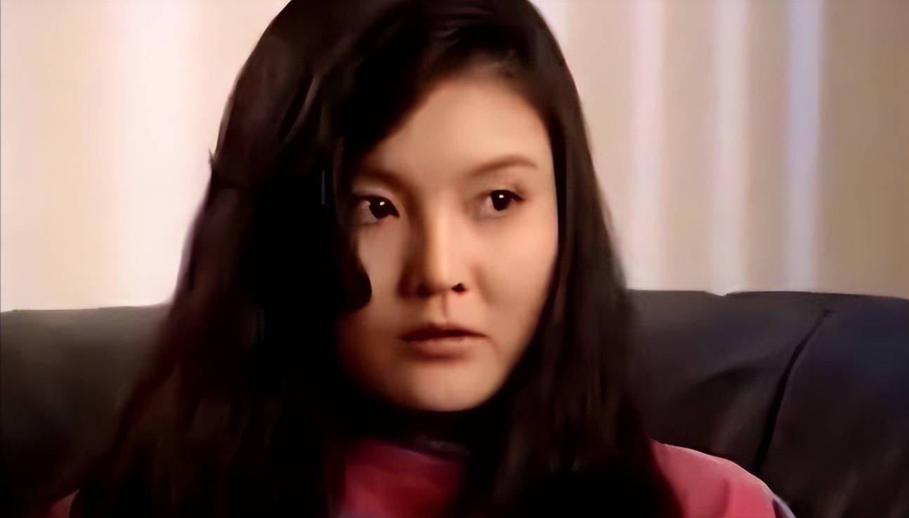 她11岁被导演看中,与名导同居多年被抛弃,童星出身却无人问津