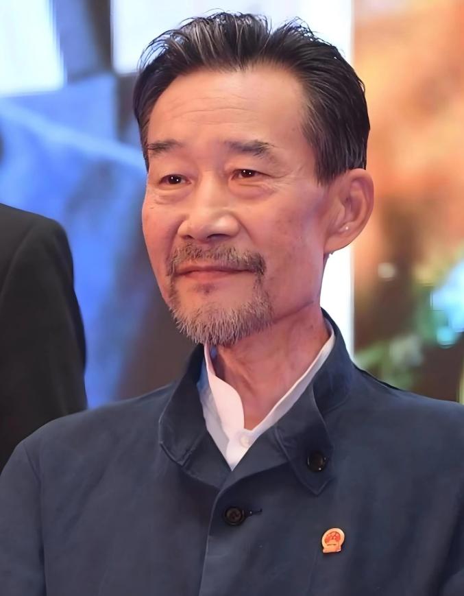 凉了!继瞧不起农民被扒后,闫学晶又被曝身份造假 李雪健不再沉默