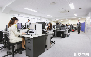 我拒绝局长潜规则后被辞退，4 年后弟弟当上副县长，他上门求我放过