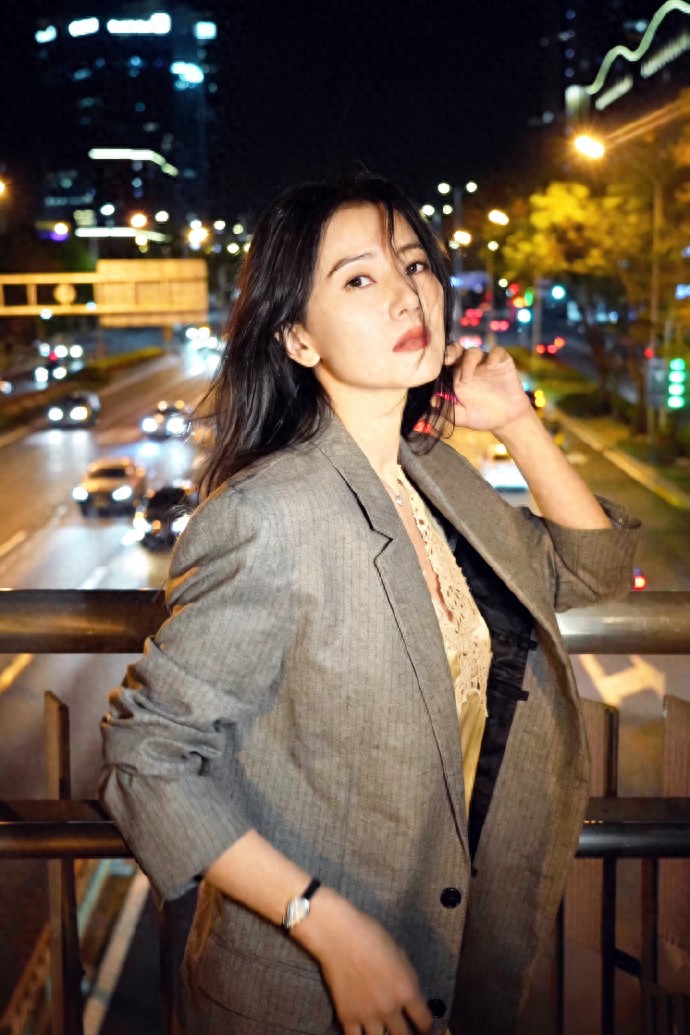 高圆圆的穿搭尽显松弛感与高级感，很好的人都淡淡的自带疏离感！