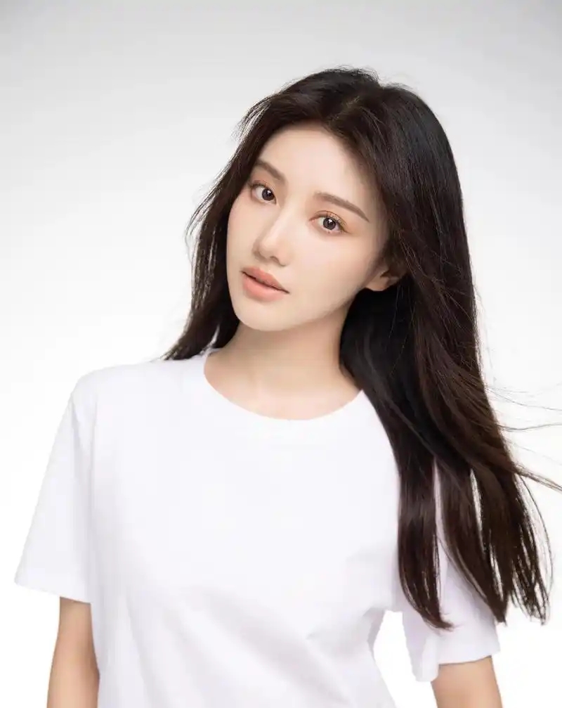 王鹤润骂王玉雯又肿又蠢?真相来了,撕开娱乐圈塑料友情的遮羞布