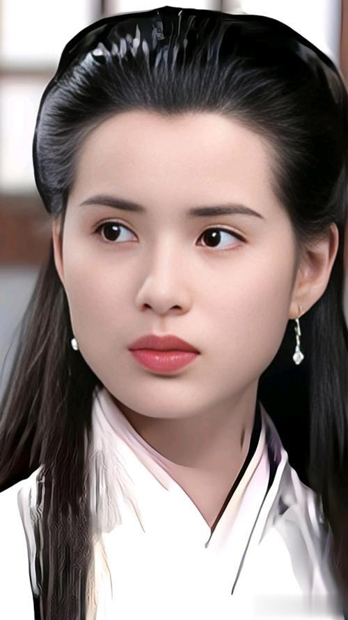 被老头“白嫖”10年，还倒贴上亿，59岁不婚不育的李若彤，后悔吗