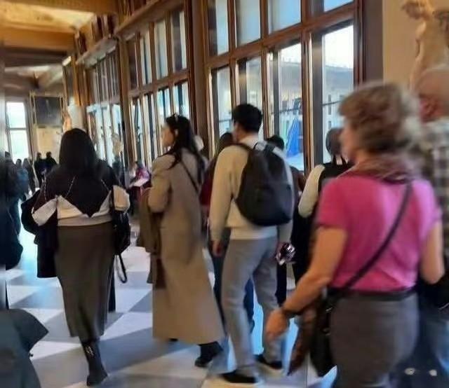 实锤！42岁霍启山和“妲己”娜然现身，家族默认儿媳，细节太戳人