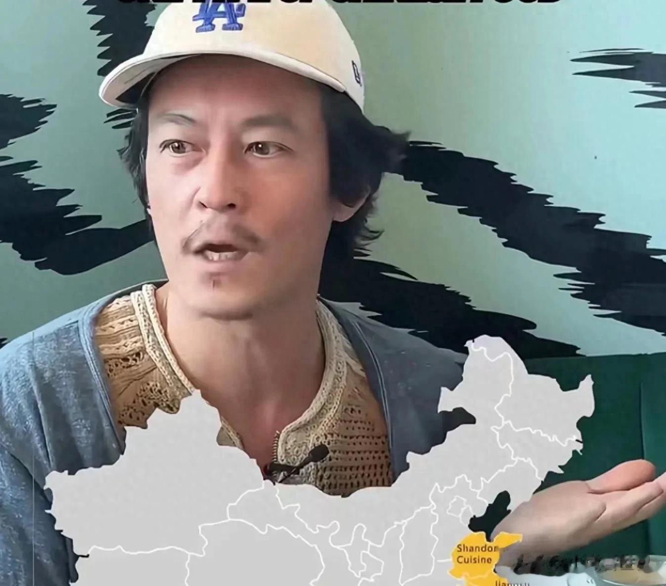 陈冠希现身洛杉矶餐厅，看着比以往邋遢，让人误以为是歌手雪村。