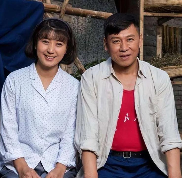 凉了!继瞧不起农民被扒后,闫学晶又被曝身份造假 李雪健不再沉默