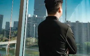 不怕富二代吃喝玩乐，就怕富二代雄心壮志，四年败光父亲四十年千亿帝国，并负债千亿
