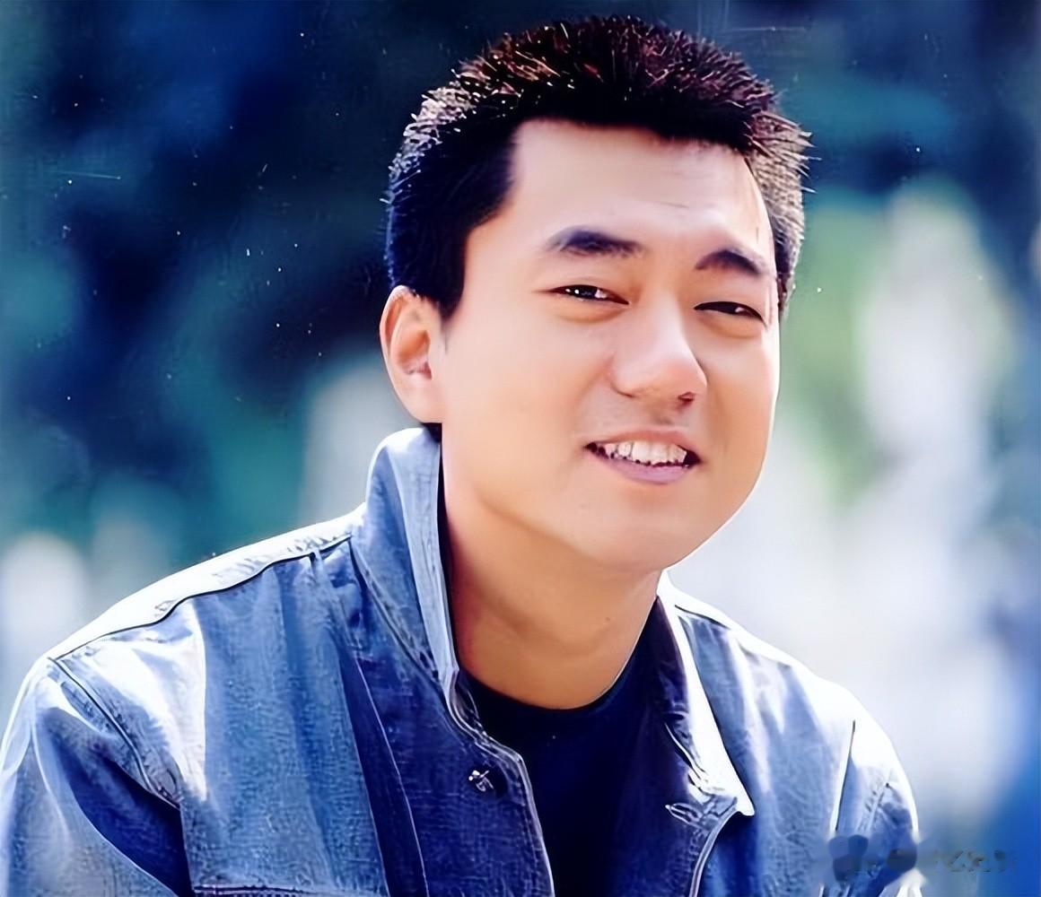 演员董勇：离婚后坚决不再婚，却在45岁被嫂子“逼迫”相亲娶娇妻