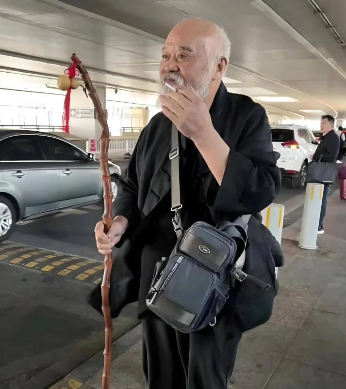 每天2包烟，顿顿8两白酒，70岁李琦跟去世前杨少华状态如出一辙