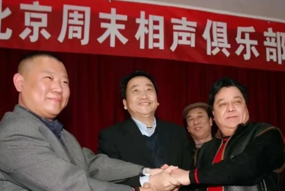 姜昆\海外聚会\风波一个月后，低调回国参加曲艺大会，依旧被尊重