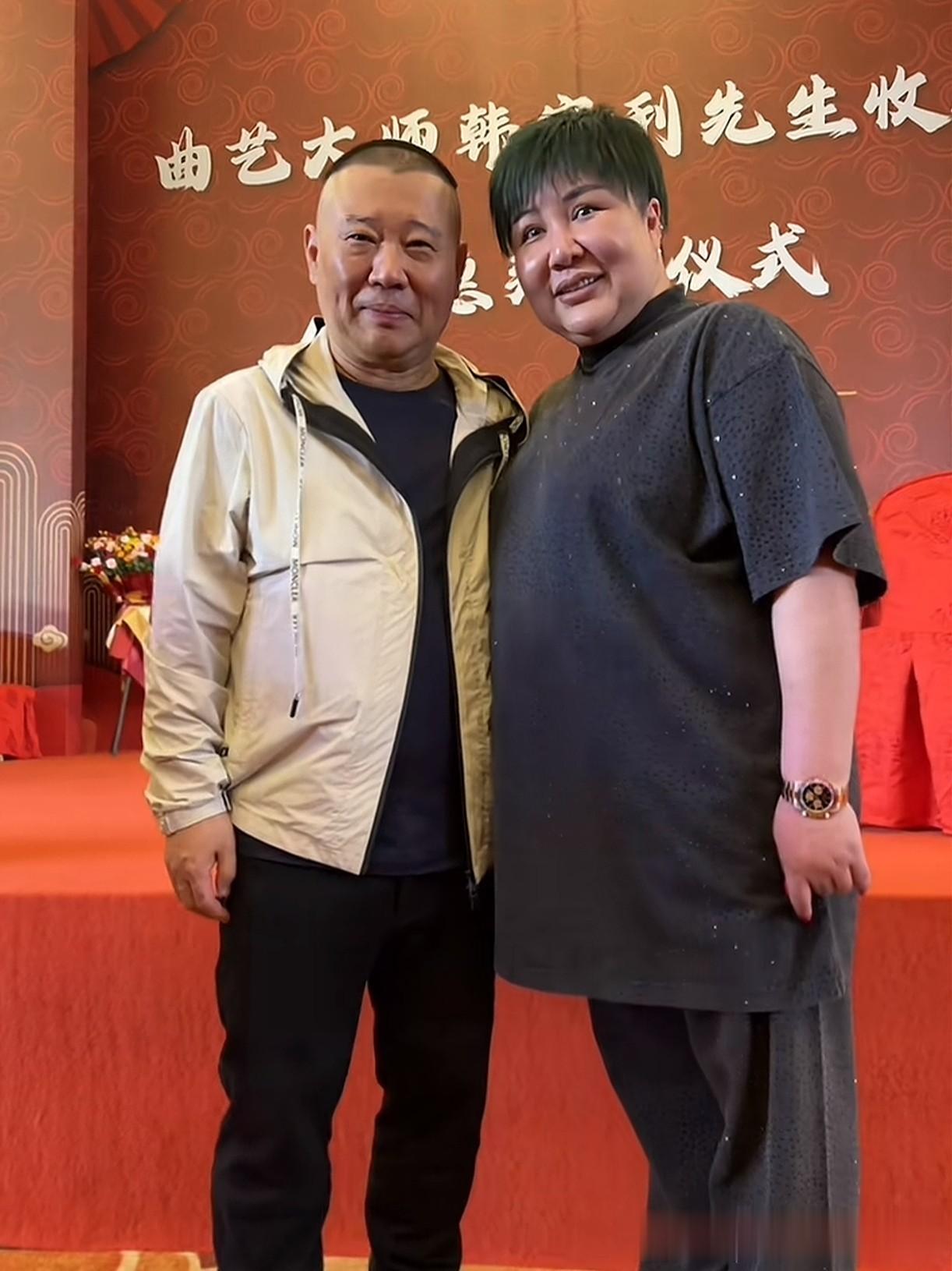 德云鼓曲社封箱完成，全家福被晒，董事长王惠含金量不断提升