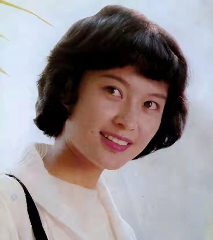 恋爱脑下场是真惨！从春晚主持人到养不起孩子的妇女，方舒后悔吗