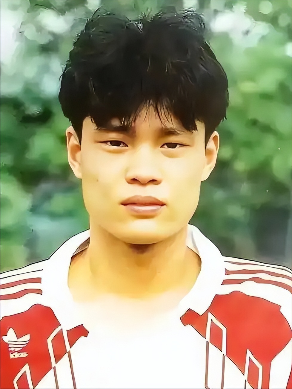 恩爱15年难敌岁月残酷!56岁范志毅身形佝偻,39岁张梦瑾娇美如花