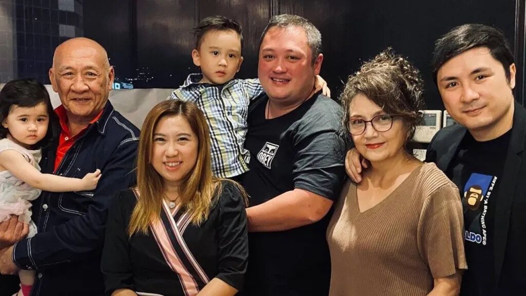 香港演员施明病逝,长子怒下禁令:弟媳不准进灵堂，我妈从没认过她