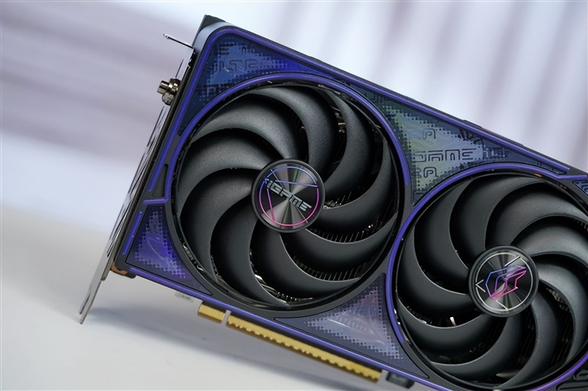 嘻哈涂鴉太吸睛！七彩虹RTX 5070 Ultra OC 12GB圖賞