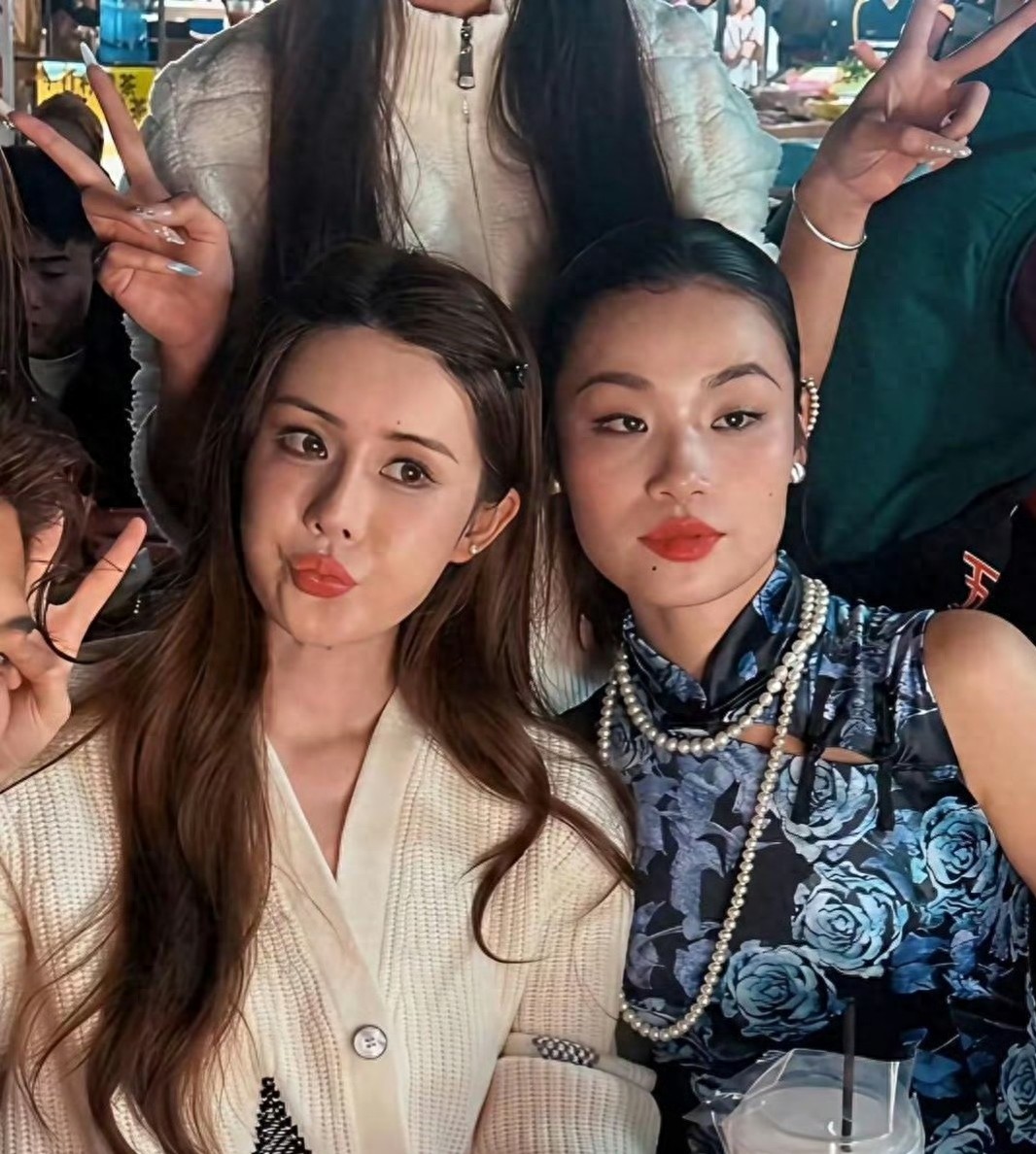 韦雪最新美照，她的脸怎么了 ???