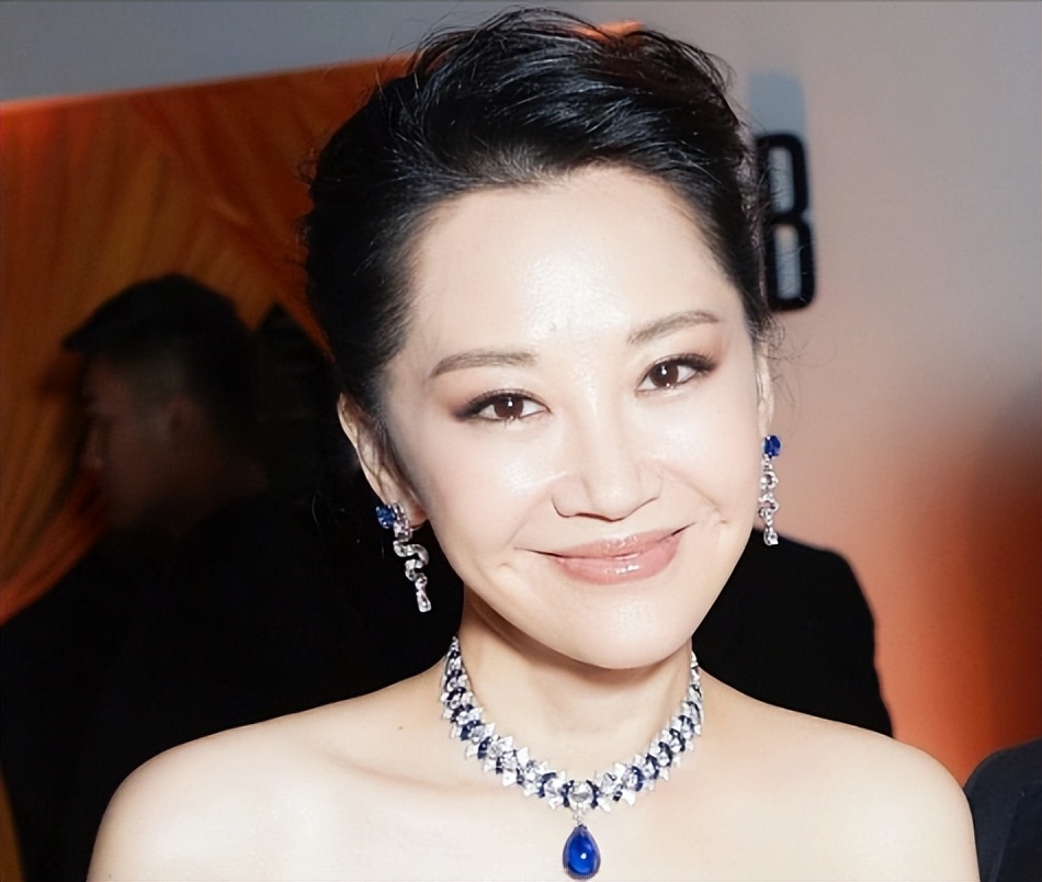 她一生“风流成性，老少通吃”，撩汉无数，现如今56岁依旧单身