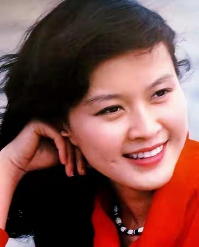 恋爱脑下场是真惨！从春晚主持人到养不起孩子的妇女，方舒后悔吗