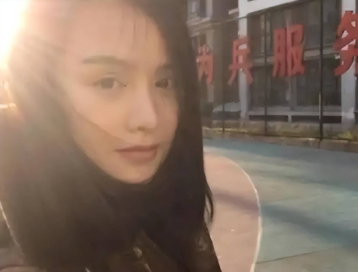 和富大龙离婚后转身进入国防大学当老师，如今42岁仍孑然一身