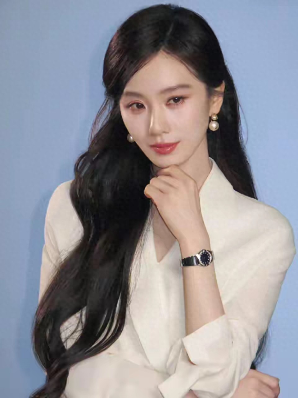 刘诗诗妇女节写真，真是明媚贵气人的大女主