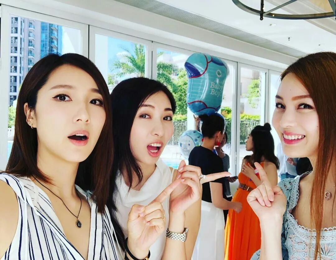 TVB“御用情妇”近况曝光，嫁富二代连生两子，停更六年罕见发文