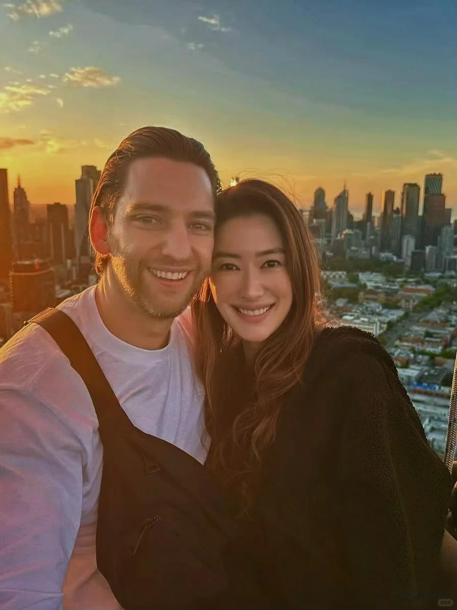 谢婷婷携夫带娃回港！混血儿子大眼翘鼻，频繁返港被疑谢家生变故