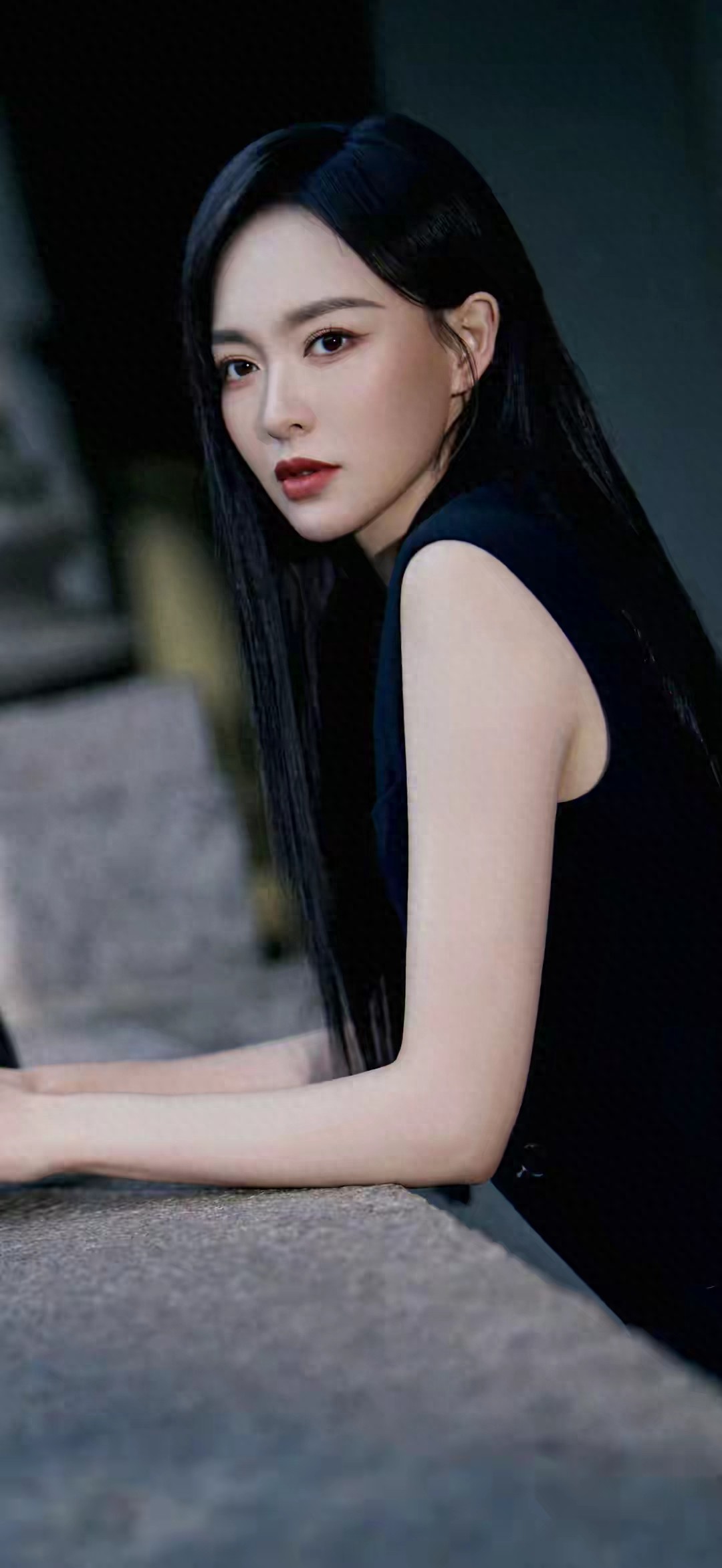 内娱女星门面担当唐嫣壁纸，唐嫣最新干练御姐风壁纸美图