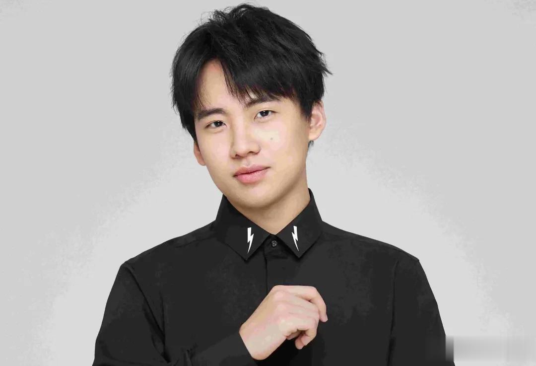 刘昊然郭麒麟冲上热搜！组团唱商K画面曝光，一个恐违规一个惯犯