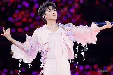 周深《吉量》为何收视封神？56个民族娃有多好哭？这细节谁懂？