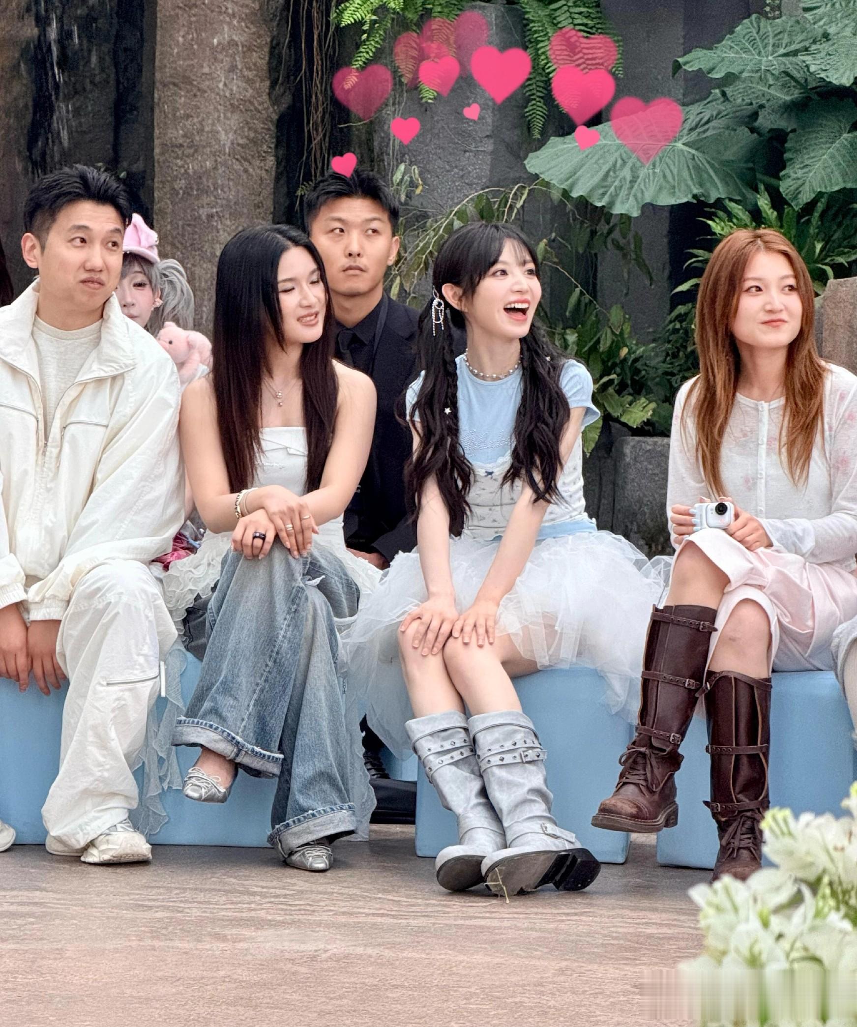 田曦薇最新上海活动，秒变“甜妹主场”，双马尾纱裙美出新高度
