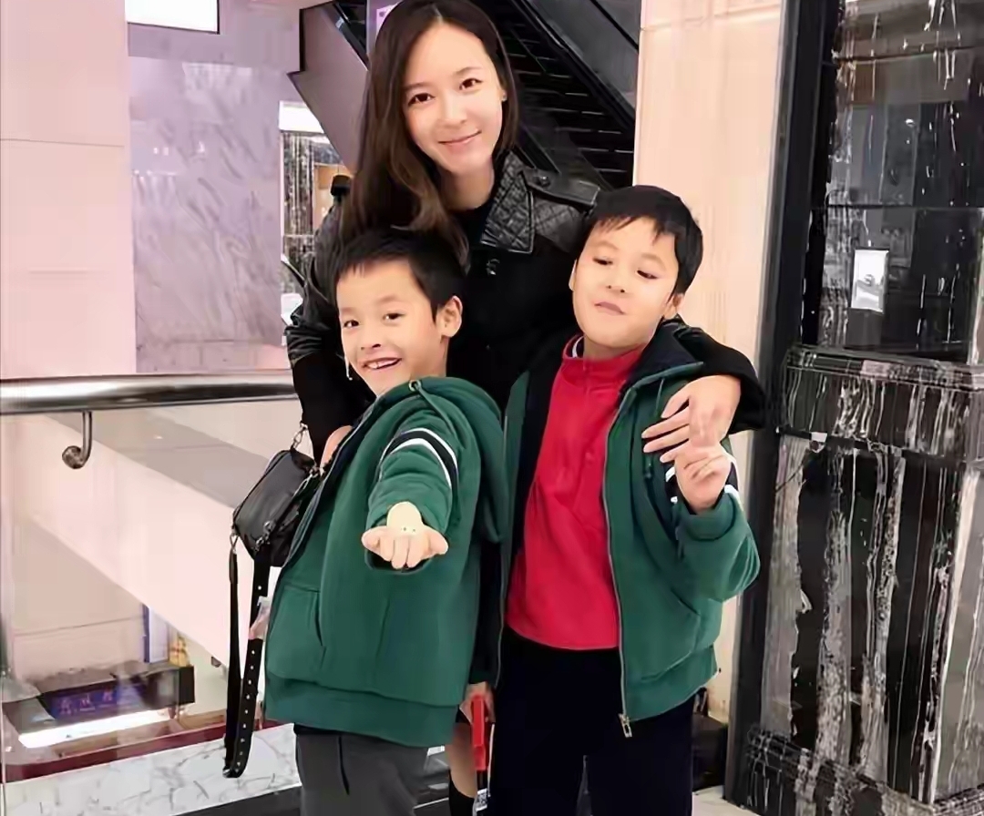 最美“琵琶精”23岁嫁人没要一分彩礼、33离婚、43坦言:想要尊严