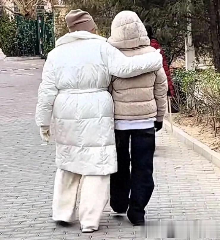 大S离世一周年将至，子女首次回京过年，11岁小玥儿身高近一米七