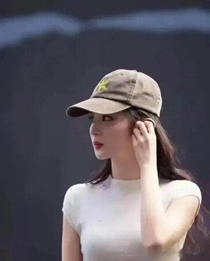 王楚然的身材比例确实很好，光看上围就相当不错，活该她爆火