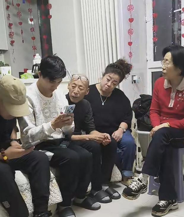 张云鹏自曝在国外曾遭欺凌，爸爸工作曝光，工资微薄名下无房产