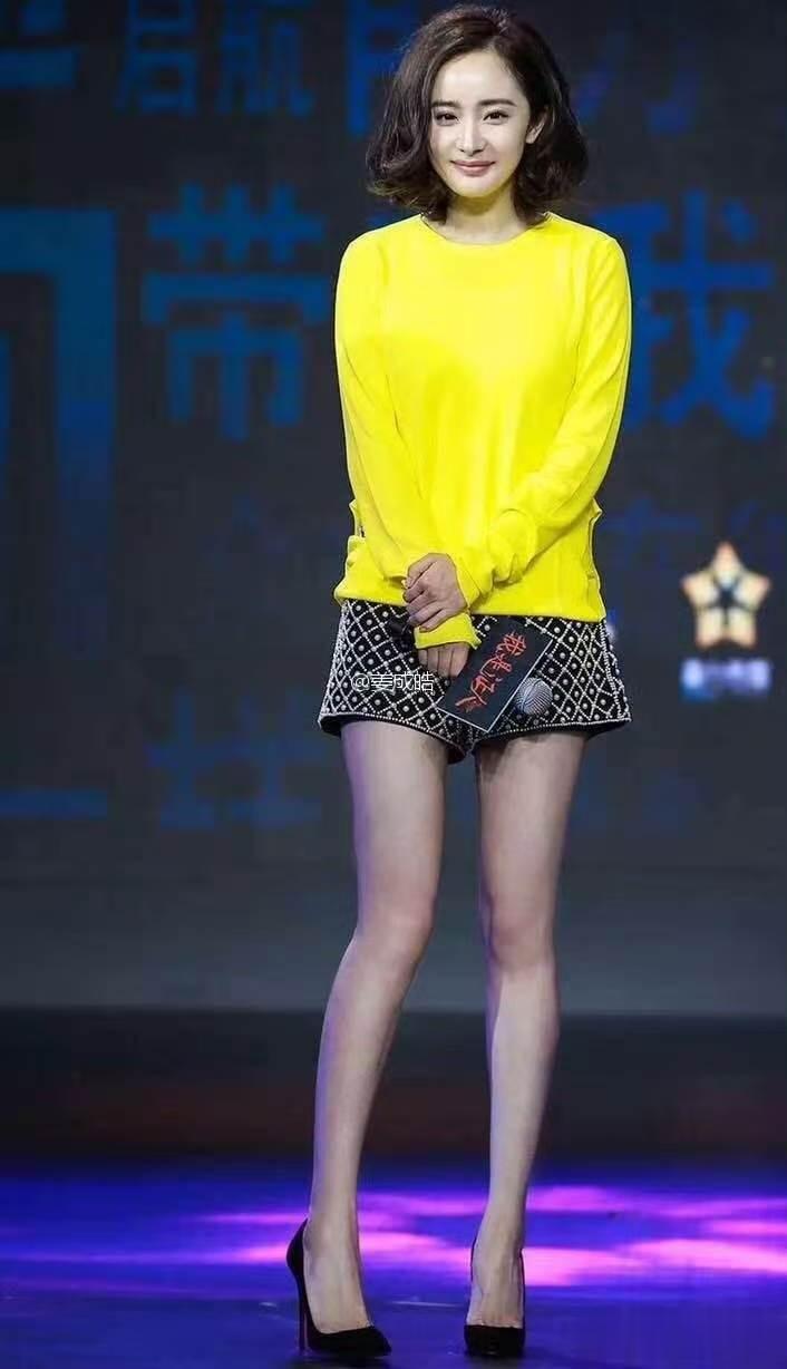 杨幂早期大长腿黑高跟