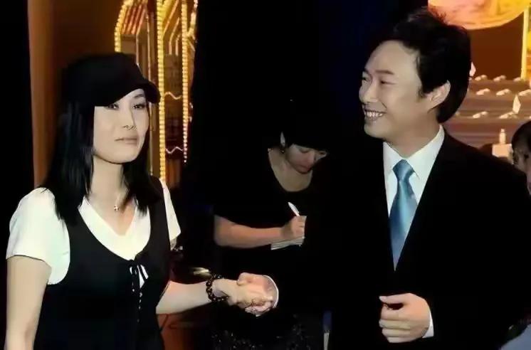 70岁费玉清坐拥20亿却抠到极致！无儿无女，和61岁江蕙约定扎心了