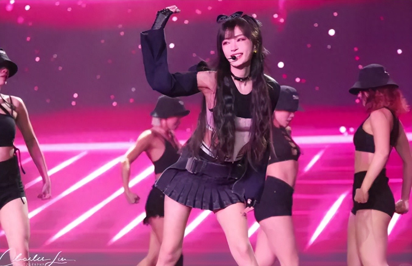 52岁天后官宣未婚生子,网友:她看着比儿子还年轻!