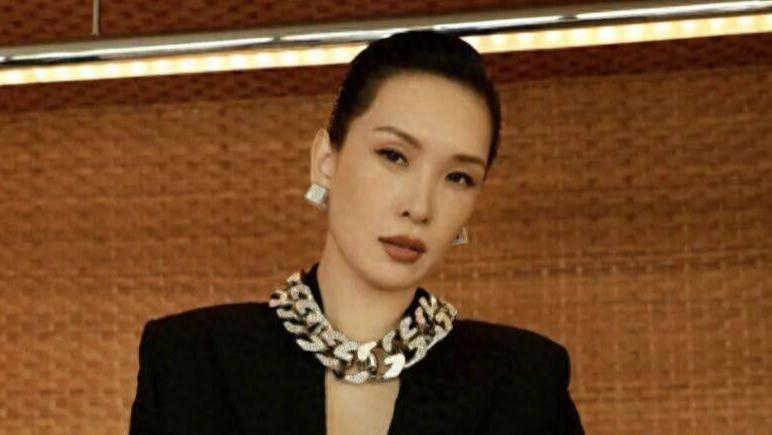佟晨洁宣布与魏巍离婚