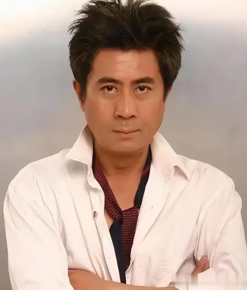 谁能想到，昔日红遍全国的银幕偶像，最终低谷里握住最珍贵得幸福