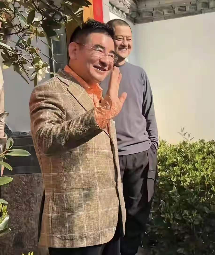 李亚鹏含沙射影，官媒下场无缝衔接配合，陈光标遮羞布被撕得粉碎