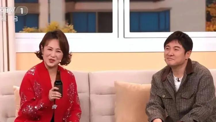 马年春晚4大槽点：王一博衣服，王菲选歌，龙洋眼睛，撒贝宁眉毛