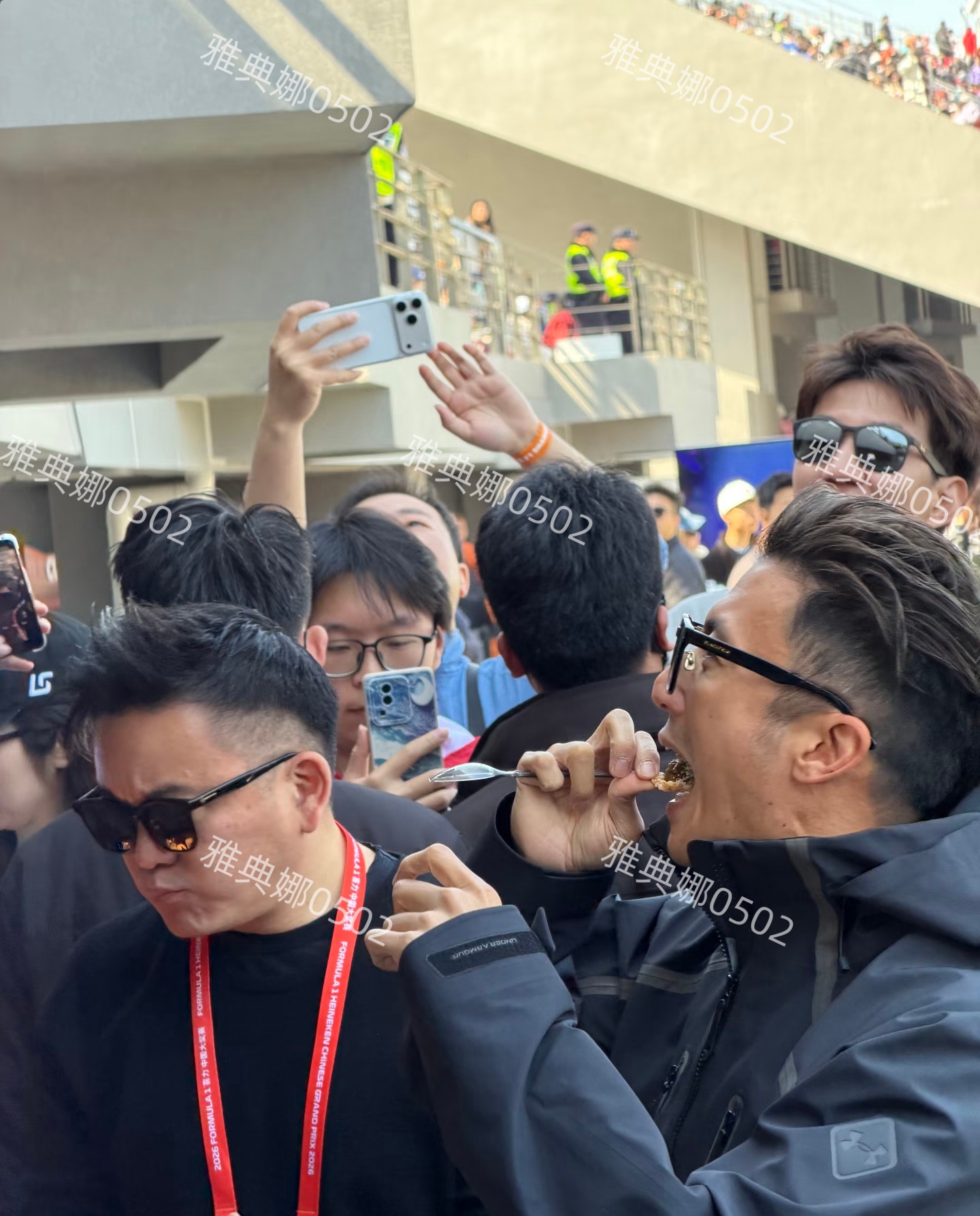 谢霆锋45了还是那样又拽又酷很帅很年轻,就是个子不高有点儿瘦小