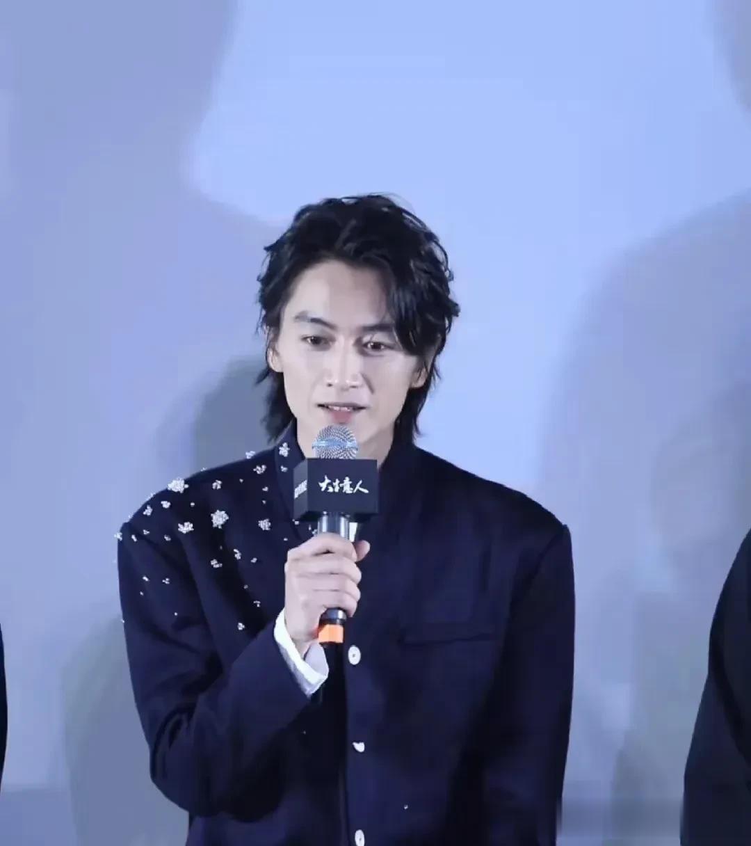 陈妍希现身刘雨昕演唱会，在圈内人缘超好，离开陈晓后更闪闪发光