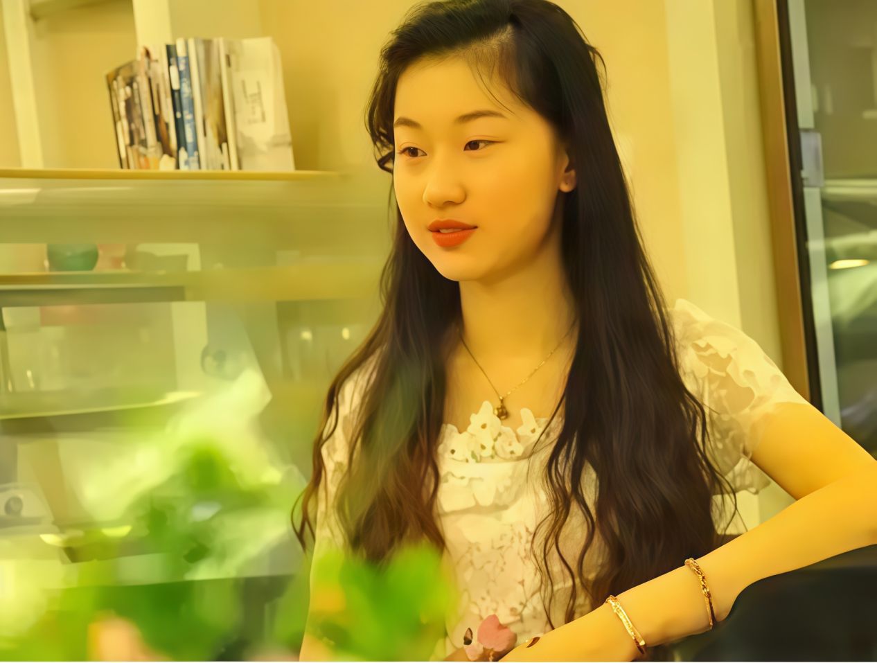 当年19岁临沂少女狂追刘亦菲，整容改名字，如今怎么样了？
