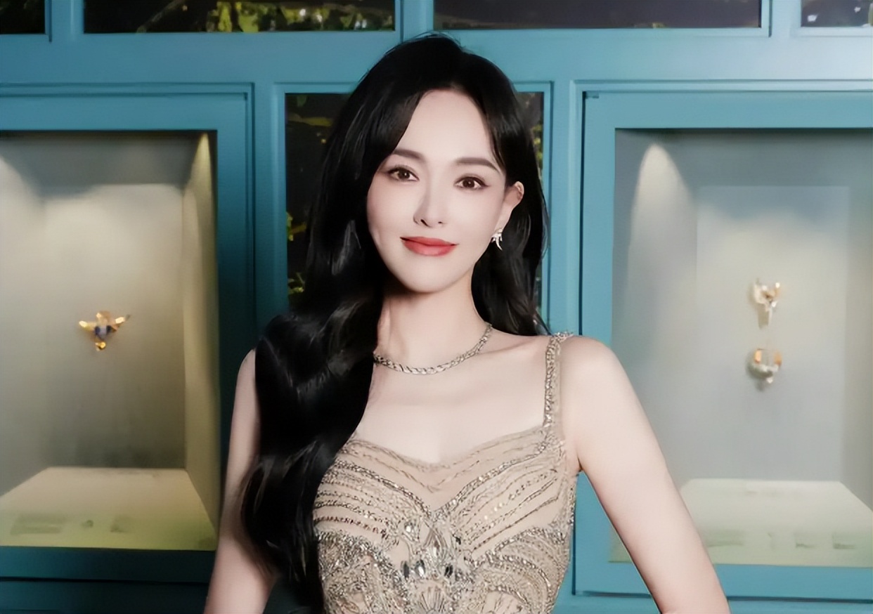 离婚不离家？不到48小时，唐嫣身陷2大麻烦，罗晋里子面子全丢了