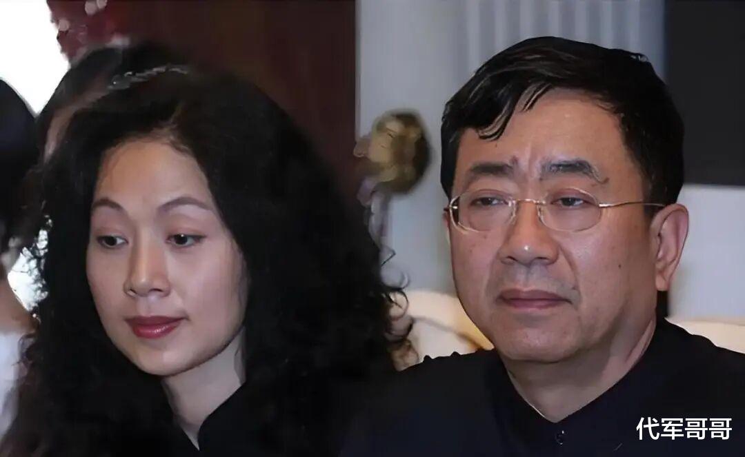 63岁马兰近况曝光！嫁给大16岁余秋雨恩爱33年，如今尽情享受丁克生活
