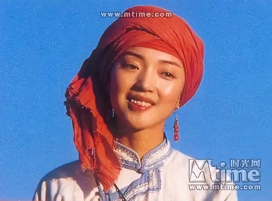 原来他们是两口子，相差20岁，丈夫是导演，为妻子量身定做女主角