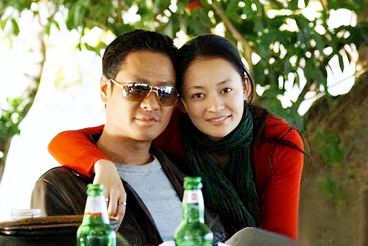 顶级负心汉！成名后与救命恩人离婚娶小三，如今前妻红了他糊了