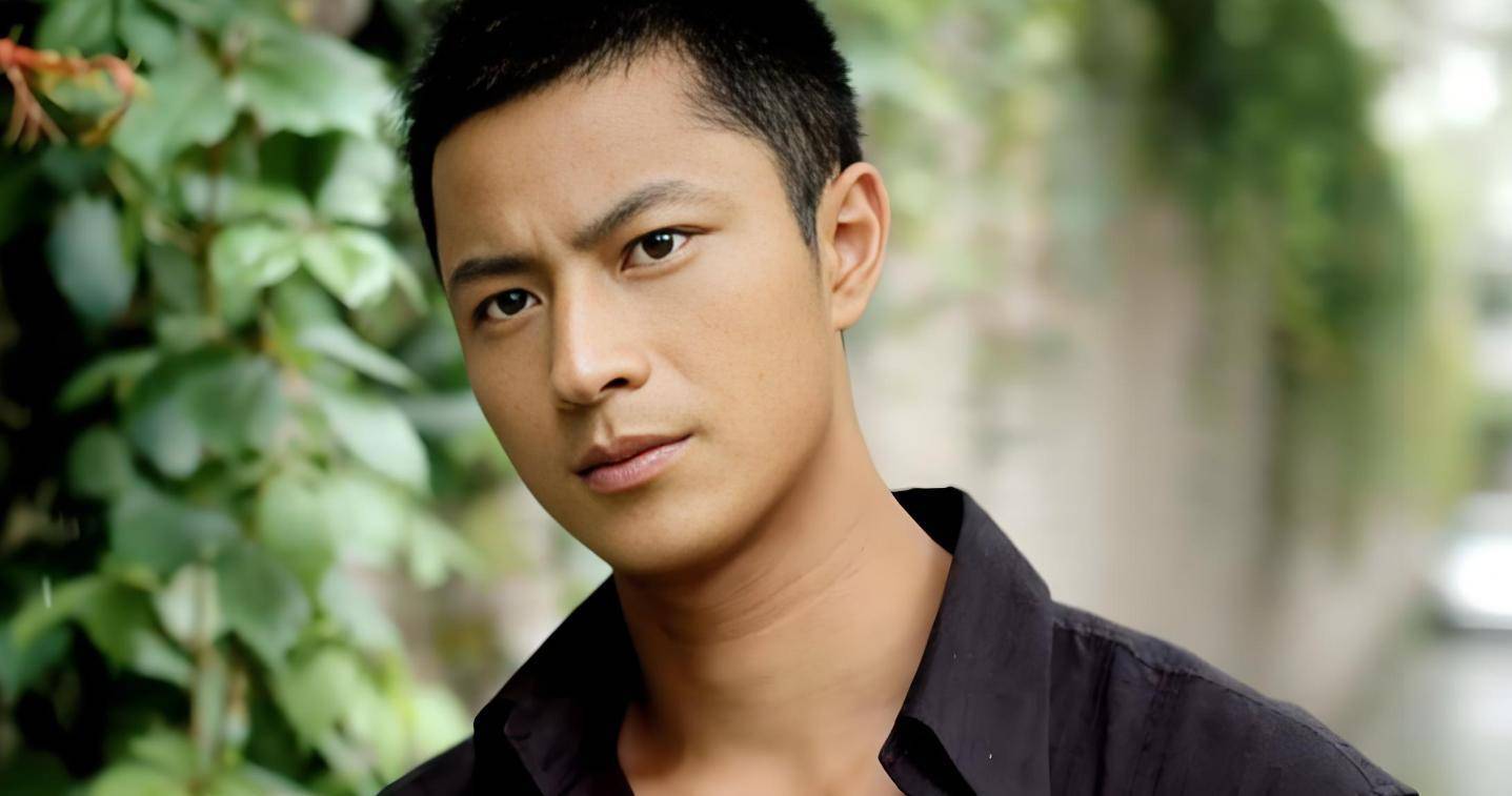 他长得帅演技好,出道23年戏红人不红,49岁有妻有女成人生赢家