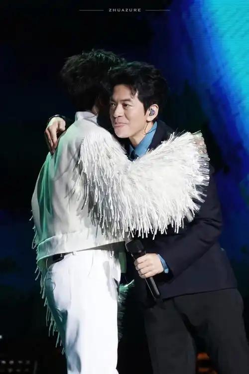 王菲教会李健体面，李建种下的两颗种子，却只有毛不易开出了花
