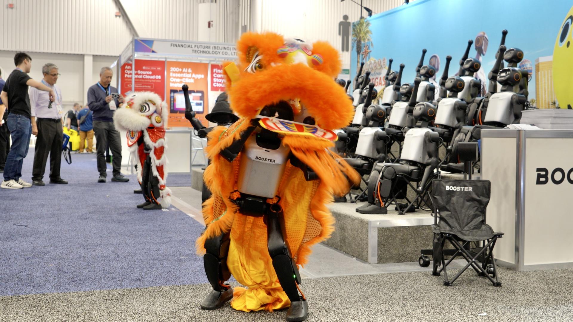 小人形機器人，把CES的秀場，做成了生意場